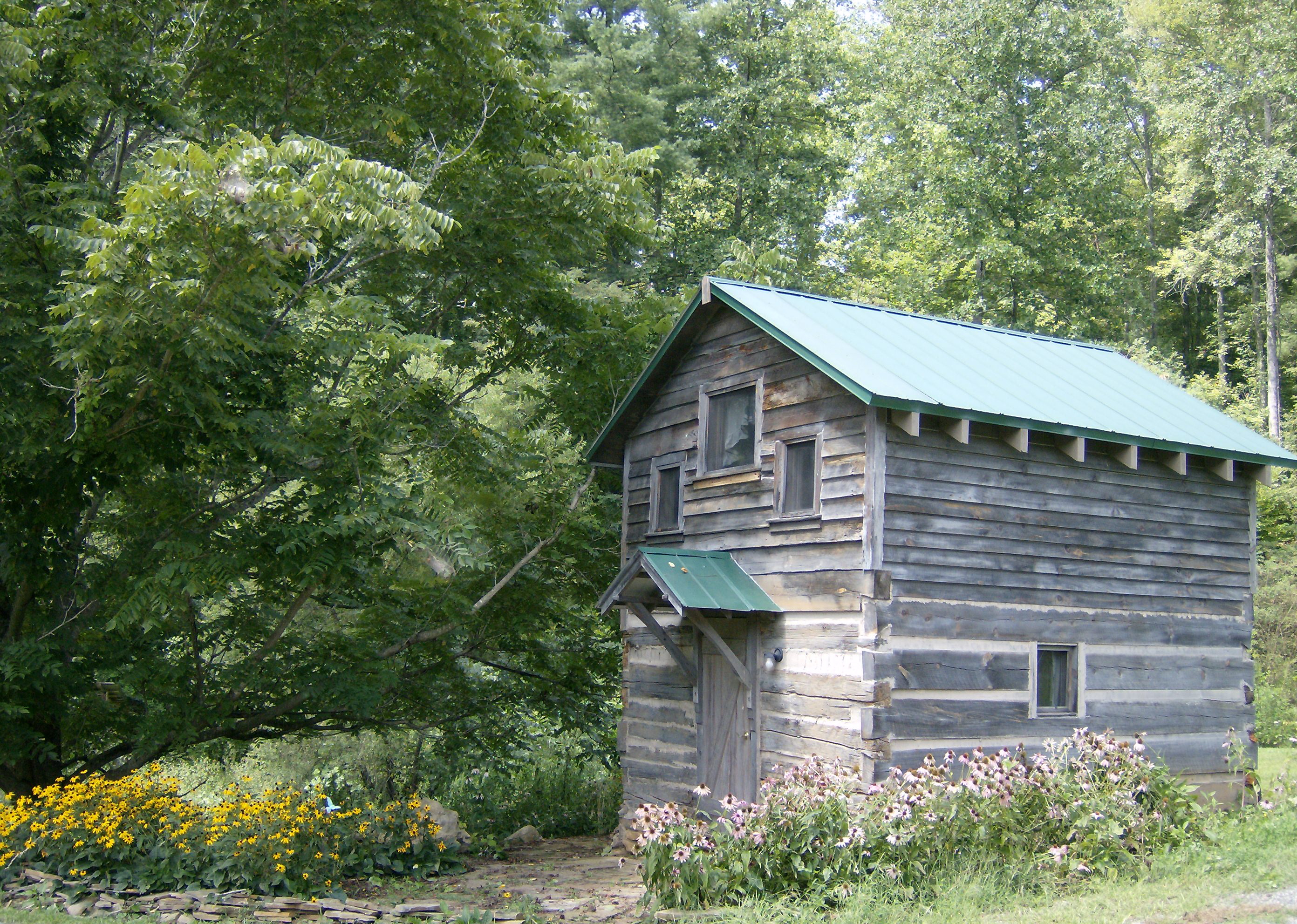 Apple House cabin on Mountain Meadows Farm